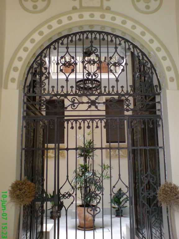 Estudio Padre Manjon Seville Luaran gambar